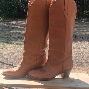 ACME Tan Heeled Boots Classic Western Style